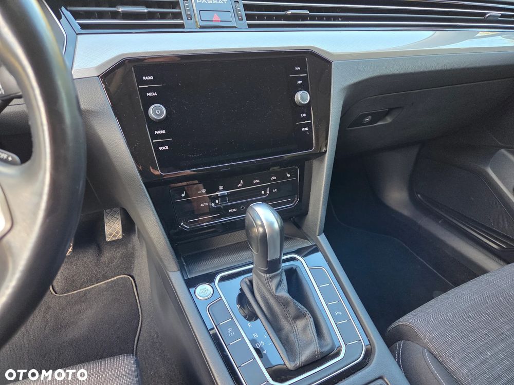 Volkswagen Passat Variant 2.0 TDI SCR Style DSG - 8