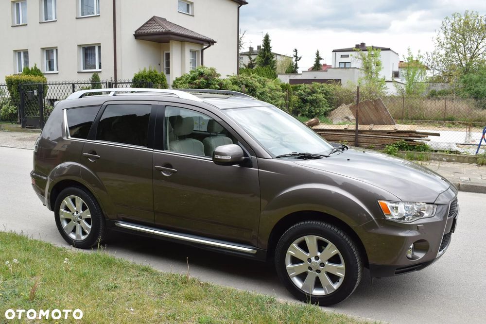 Mitsubishi Outlander 2.0 DID Intense + SE - 11