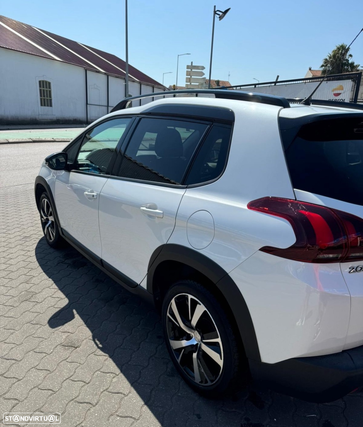 Peugeot 2008 1.2 PureTech GT Line - 4