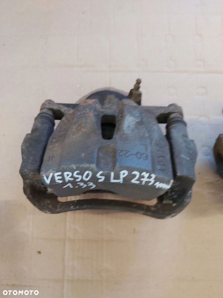 Toyota VERSO S zacisk jarzmo przód LEWY 1,33 - 2