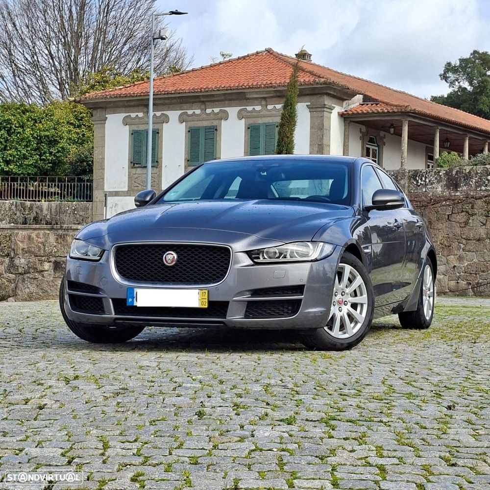 Jaguar XE 2.0 D Portfolio AWD Aut. - 1