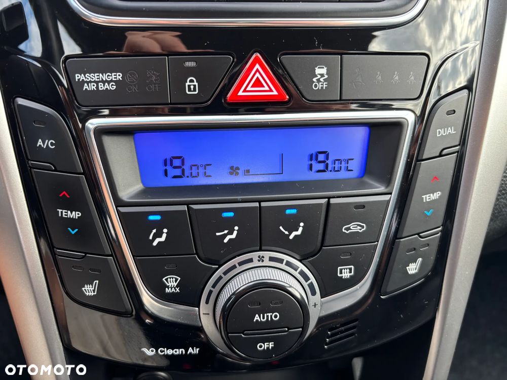 Hyundai i30 blue 1.6 CRDi Trend - 23