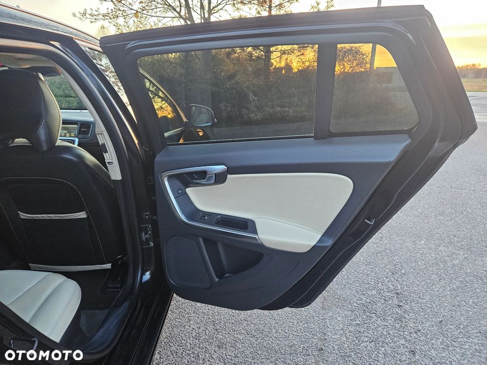 Volvo V60 DRIVe Summum - 34