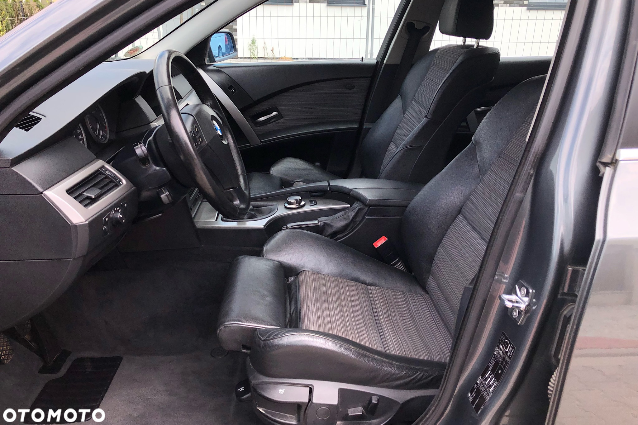 BMW Seria 5 525xi - 30