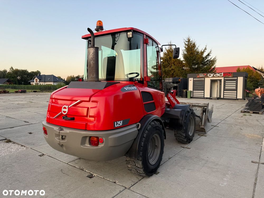 Volvo L25F - 7