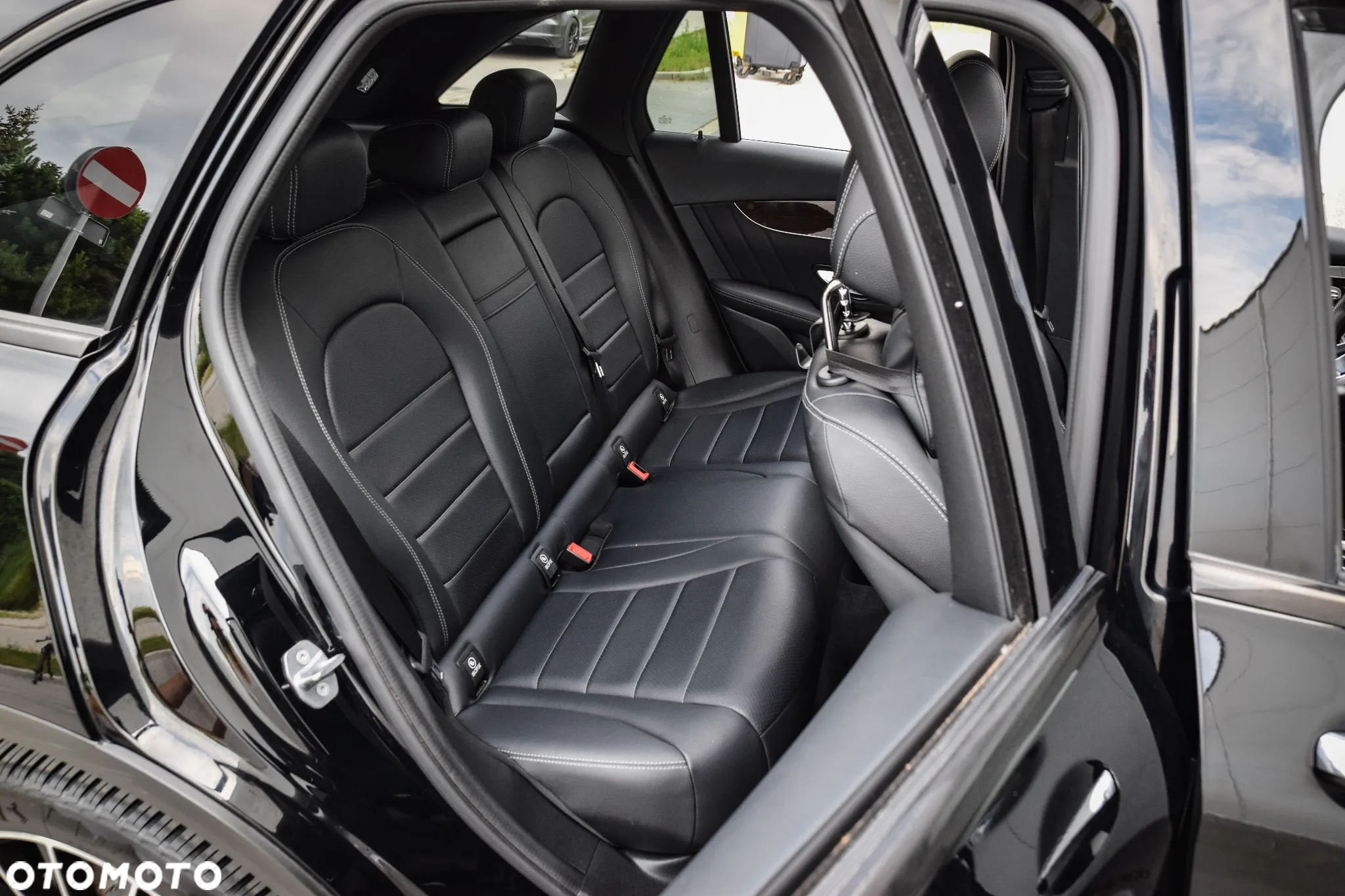 Mercedes-Benz GLC 300 4Matic 9G-TRONIC AMG Line - 27