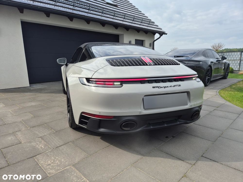 Porsche 911 Carrera 4 GTS - 4