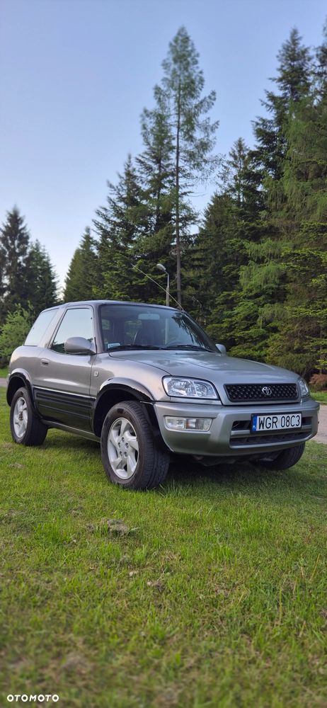 Toyota RAV4 - 1