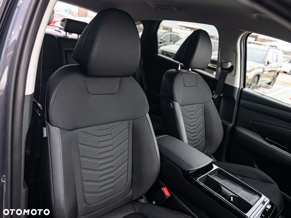 Hyundai Tucson 1.6 T-GDi HEV Executive 2WD - 16