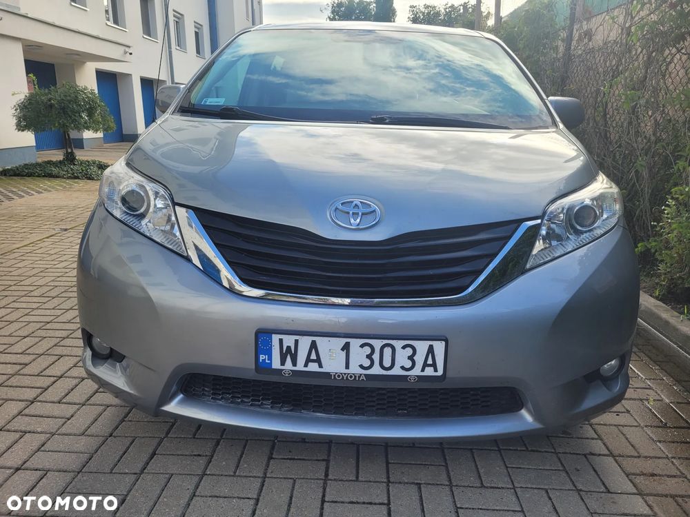 Toyota Sienna 3.5 V6 - 17