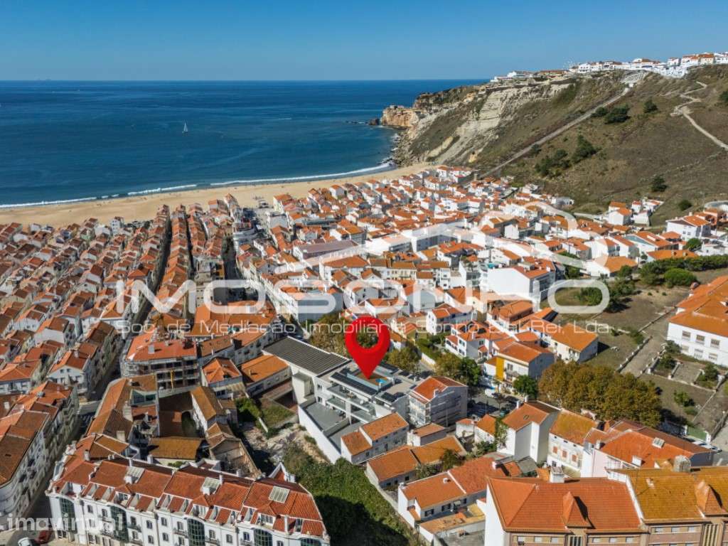 Apartamento T2, com garagem, na linda praia da Nazaré - Grande imagem: 2/19