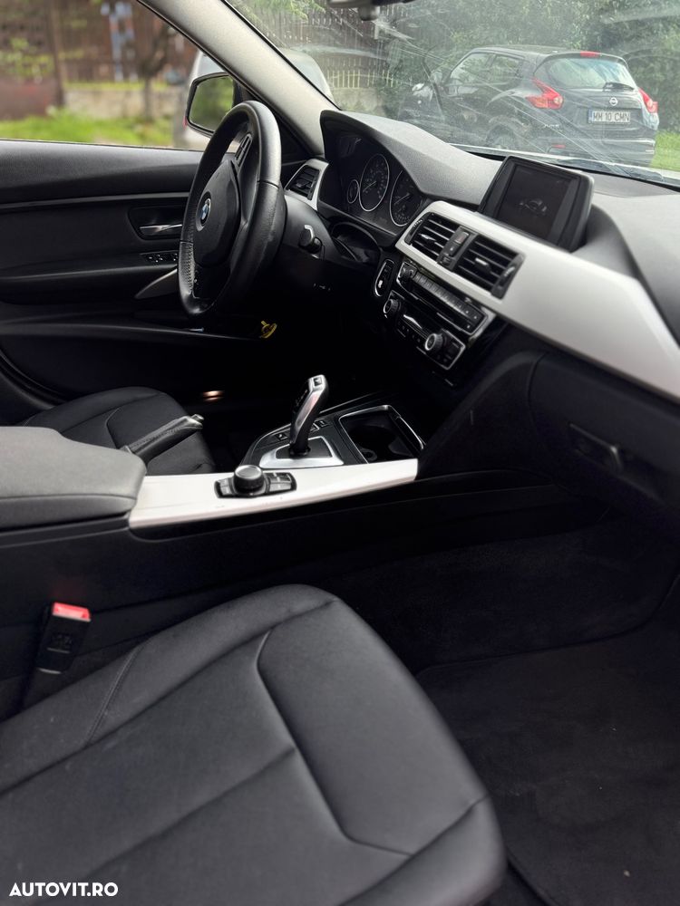 BMW Seria 3 320i AT - 10