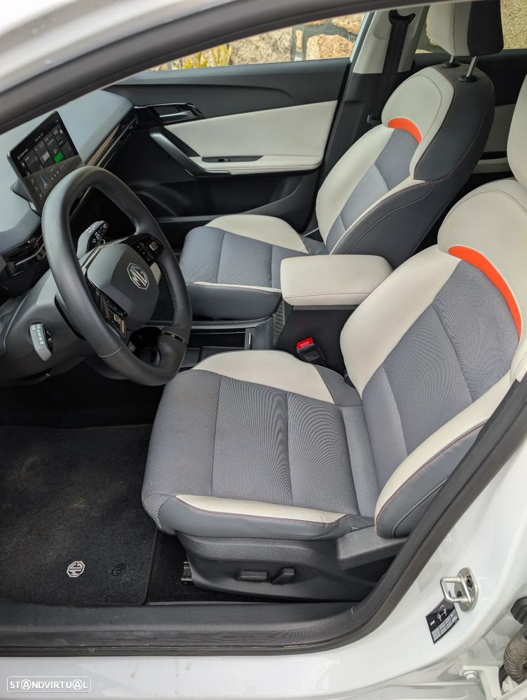 MG MG4 64 kWh Luxury - 8