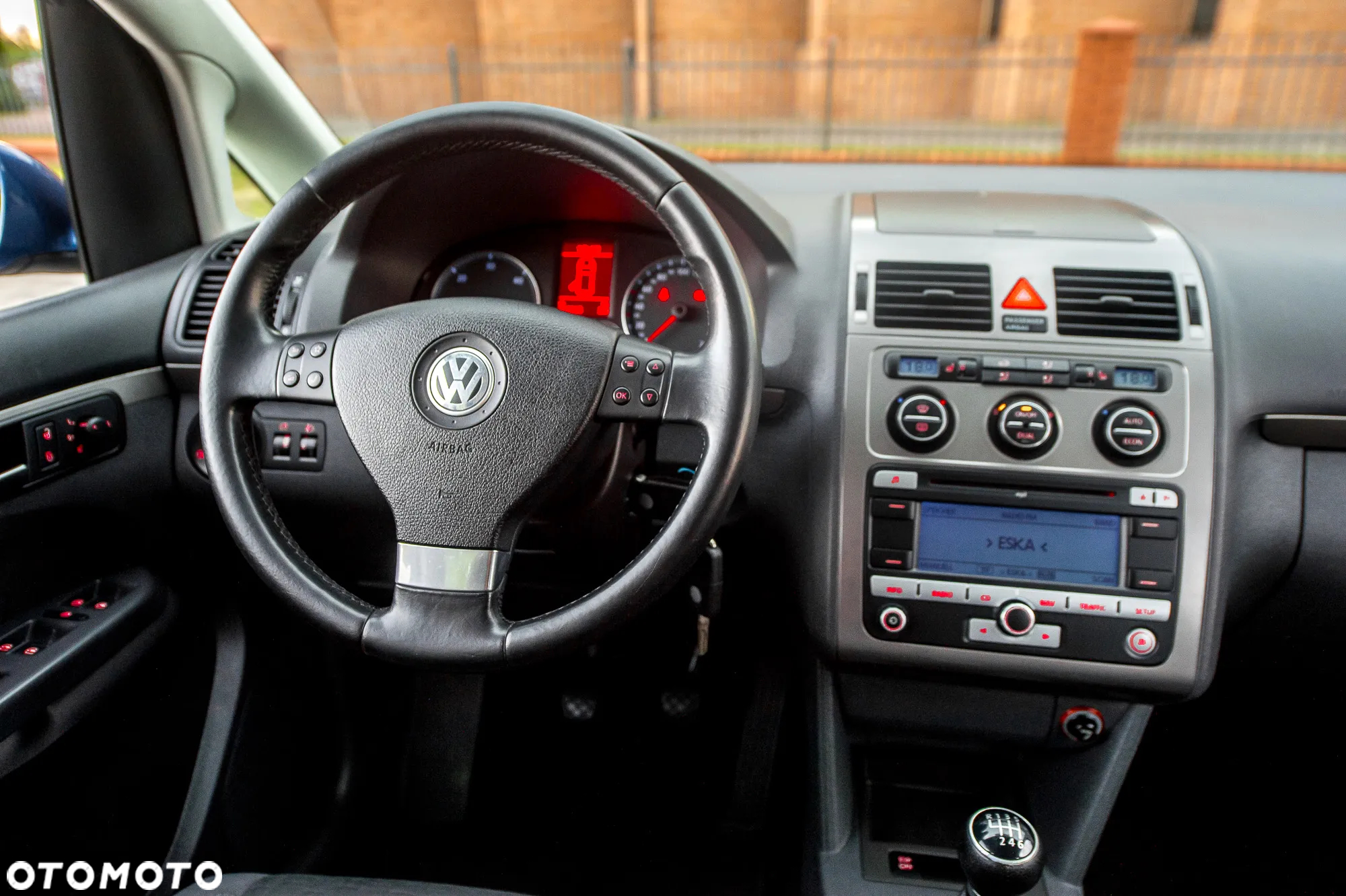 Volkswagen Touran 2.0 TDI DPF Highline - 26