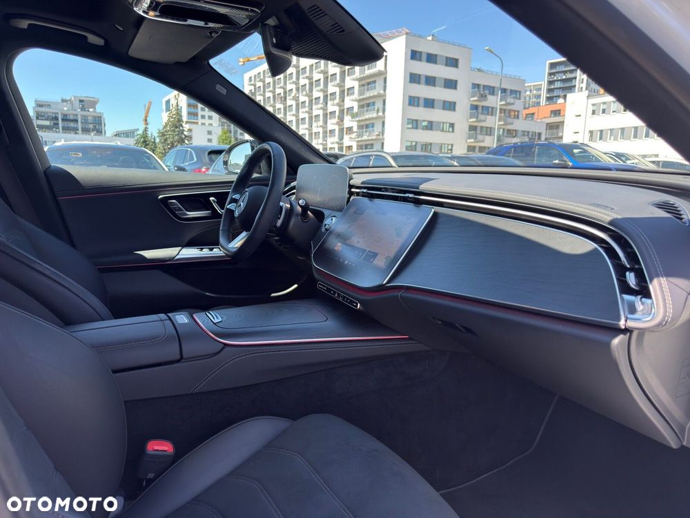 Mercedes-Benz Klasa E 220 d mHEV 4-Matic AMG 9G-Tronic - 23