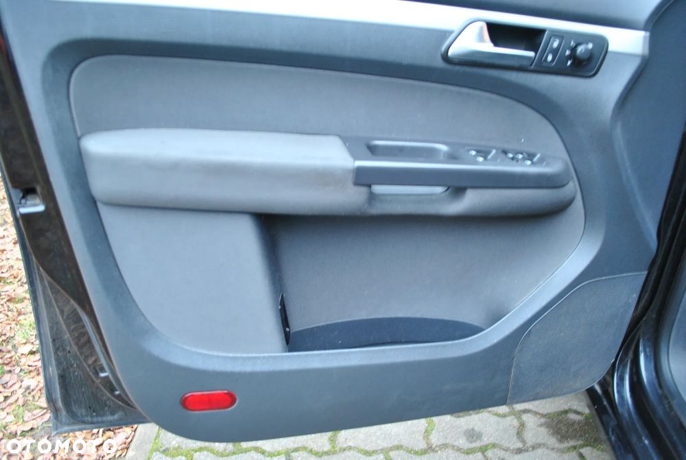 Volkswagen Touran 1.6 TDI DPF BlueMotion Technology Comfortline - 11