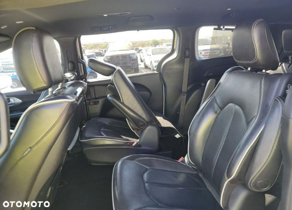 Chrysler Pacifica - 9