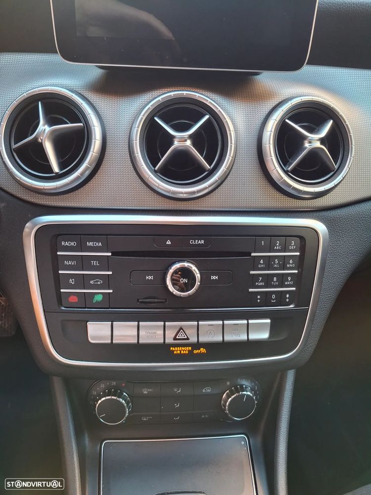 Mercedes-Benz 200 - 19
