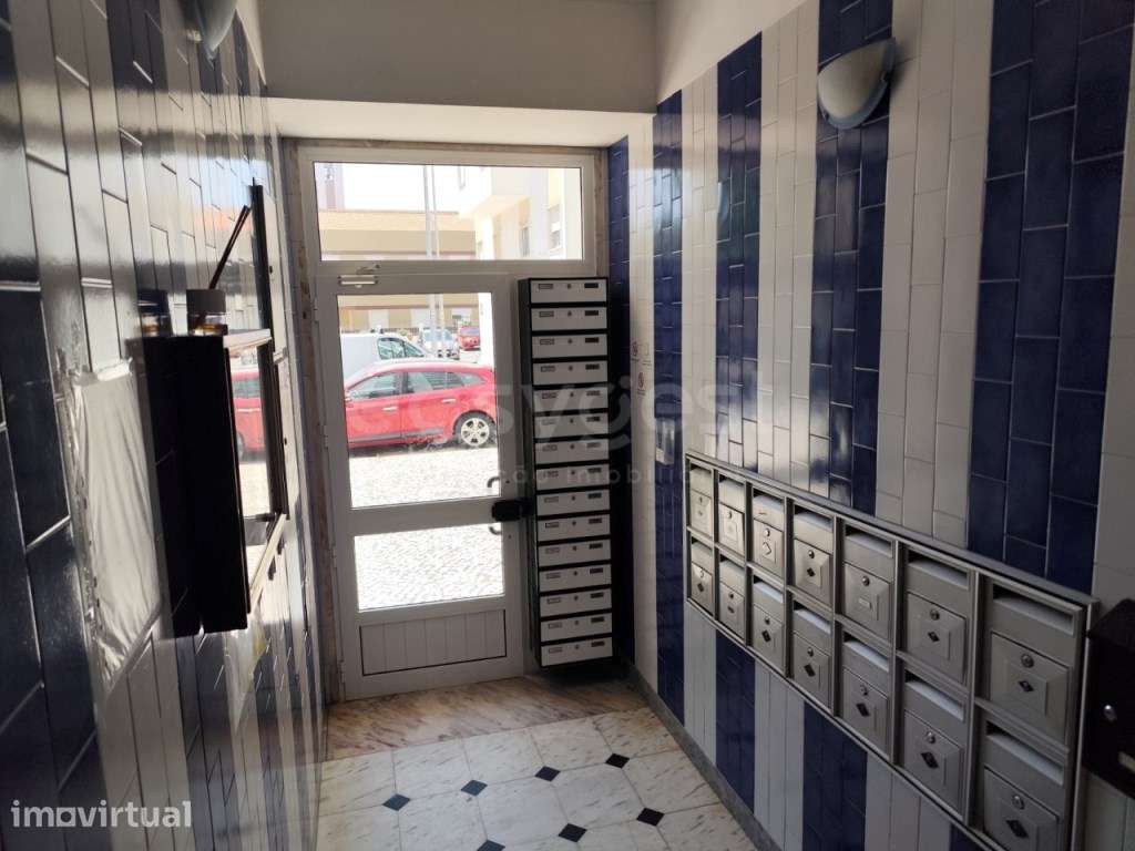 Apartamento T3 totalmente remodelado com arrecadação - Grande imagem: 2/24