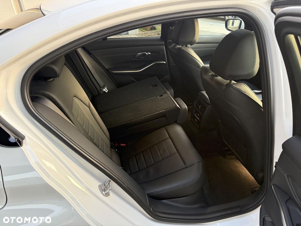 BMW Seria 3 320i Advantage sport - 12