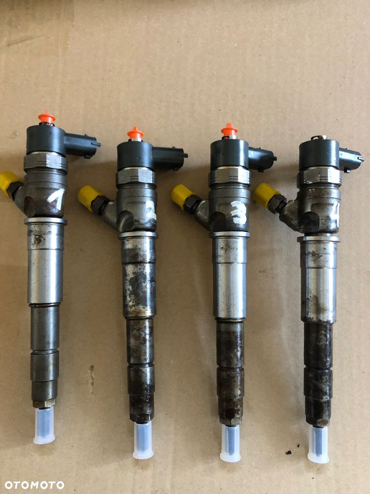 Komplet wtryskiwaczy sprawdzone Renault Master III 0445110375