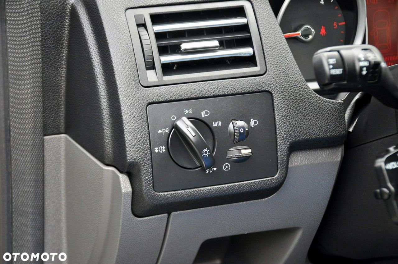 Ford Kuga - 36