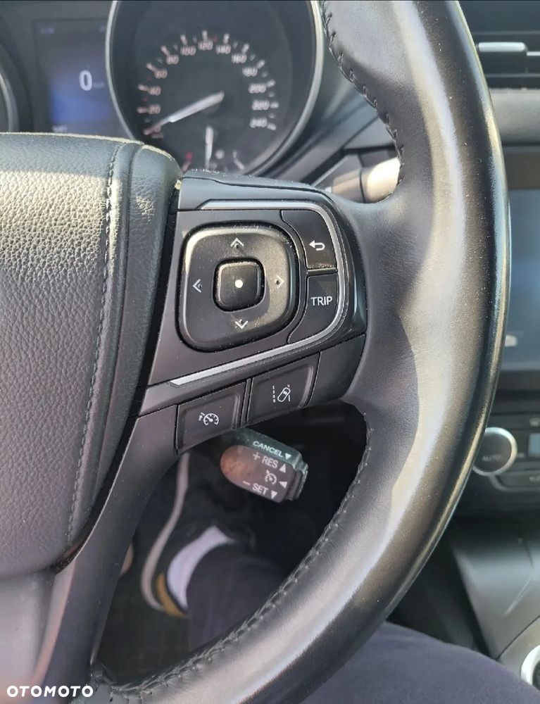 Toyota Avensis 1.8 Active - 11