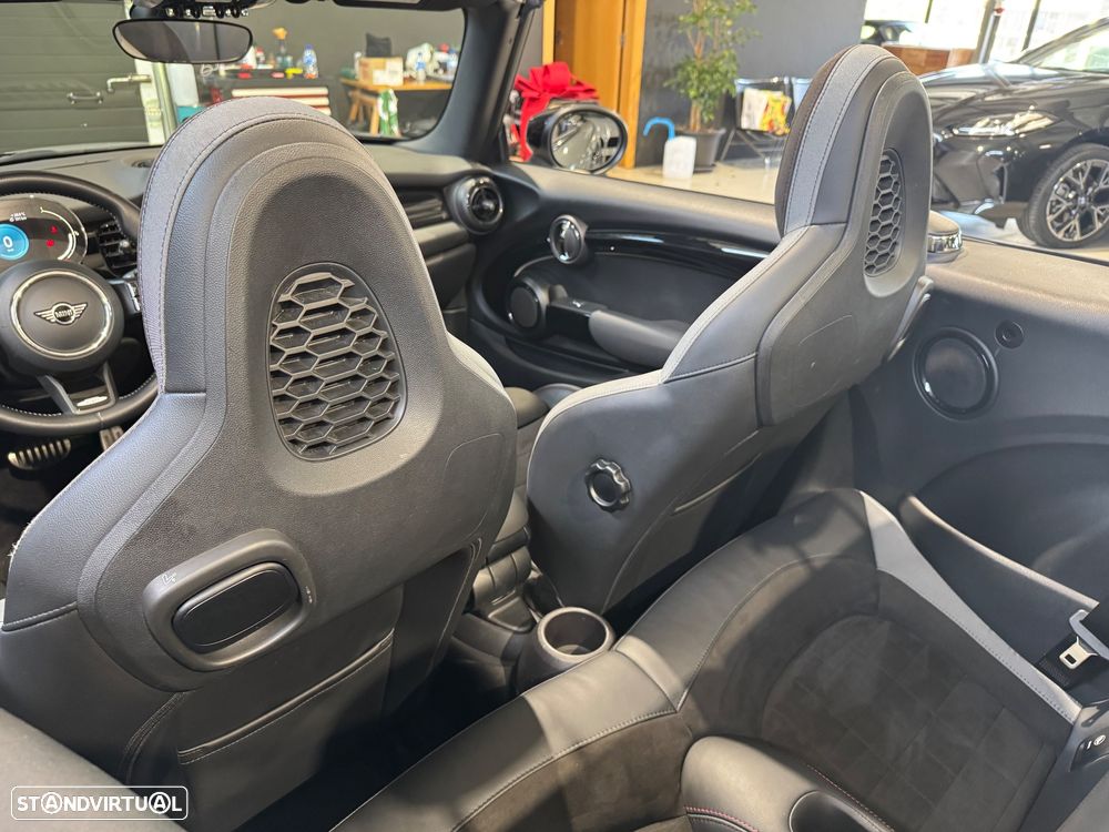 MINI Cabrio Cooper Premium Plus JCW Auto - 27