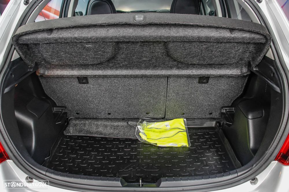 Toyota Yaris 1.5 HSD Sport - 28