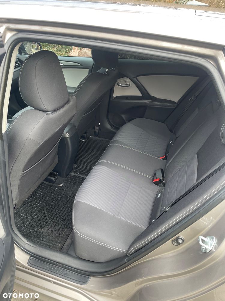 Toyota Avensis - 10