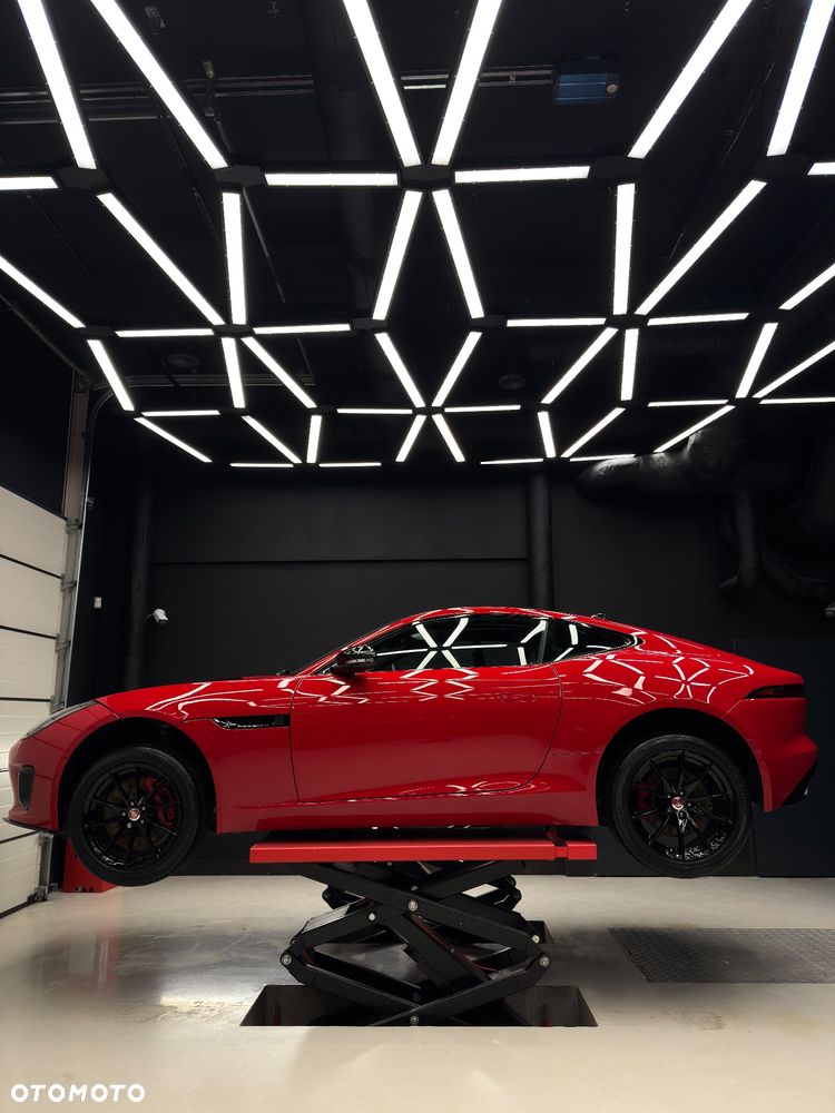 Jaguar F-Type 2.0 Chequered Flag - 1