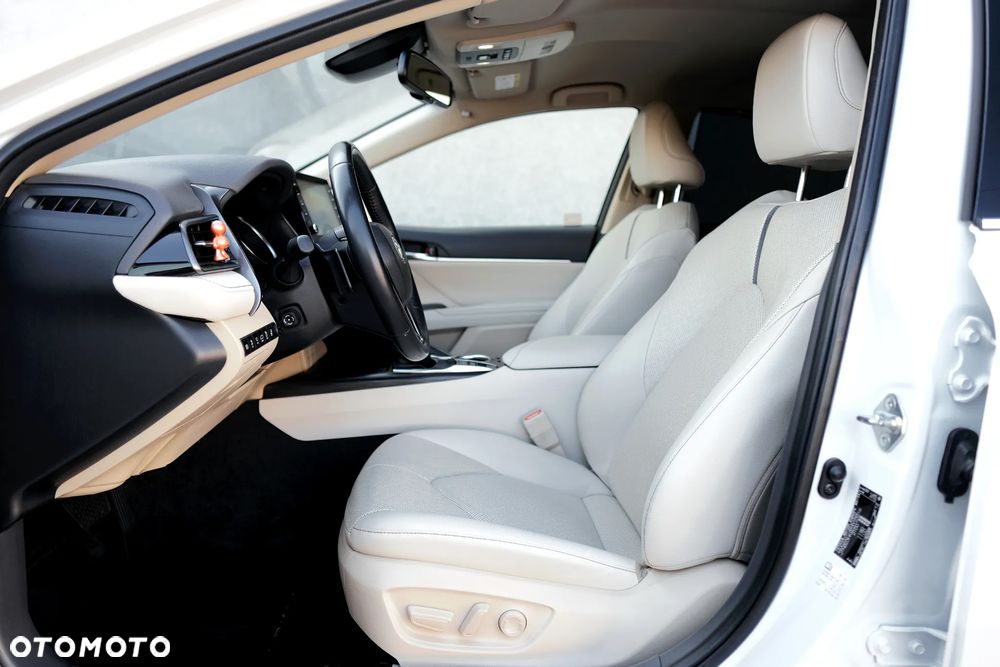 Toyota Camry 2.5 Hybrid Executive CVT - 12