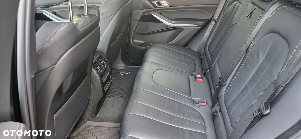 BMW X5 M M50i - 10