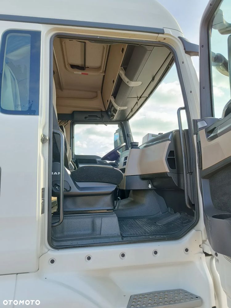 MAN TGX18.460 lowdeck - 13