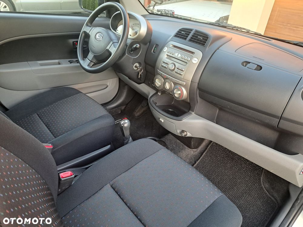 Daihatsu Sirion 1.0 - 10