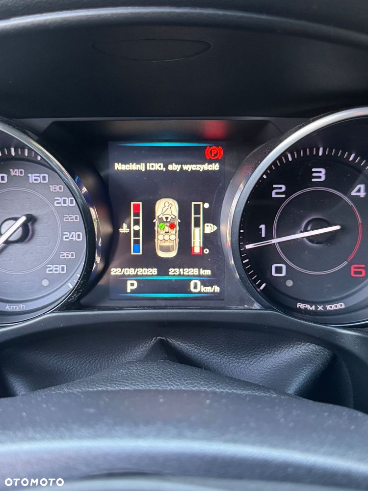 Jaguar XE 2.0 D R-Sport - 9