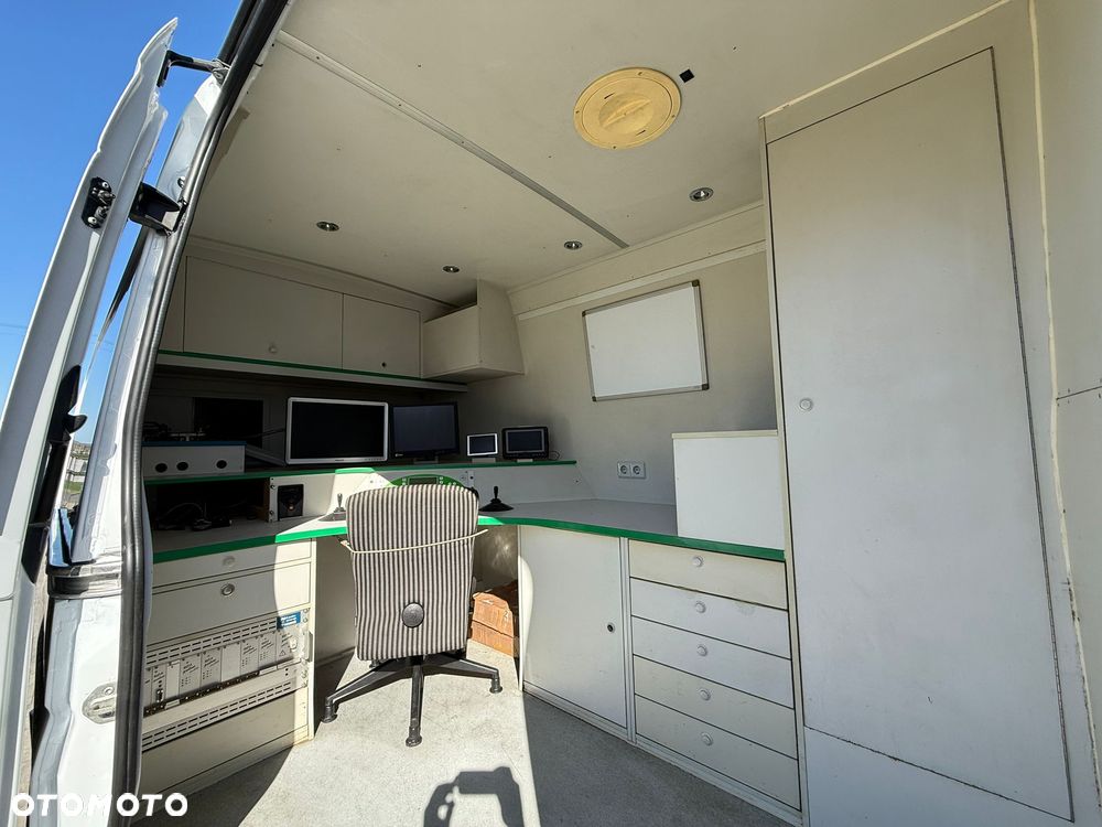 Mercedes-Benz Sprinter - 10