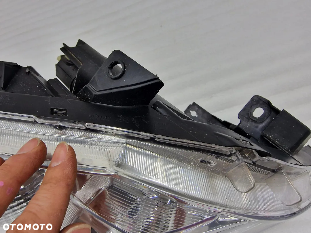 TOYOTA AURIS I LIFT 09-12 PRAWA LAMPA PRZEDNIA PRZÓD , NR 81110-02A40 / 89903723 / 89903691 , NR AUKCJI LL446 - 7