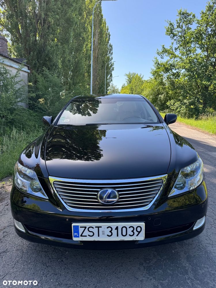 Lexus LS - 7