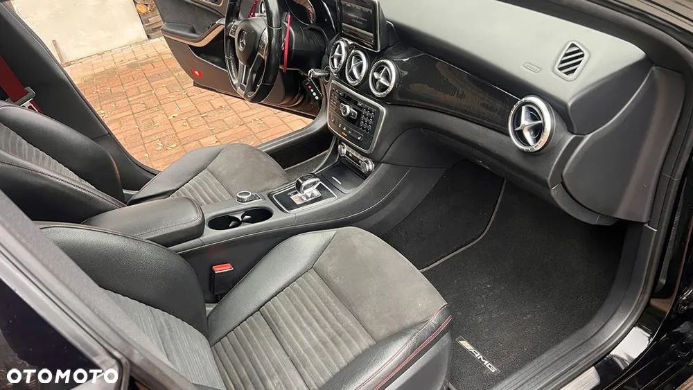 Mercedes-Benz CLA 45 AMG 4-Matic - 13