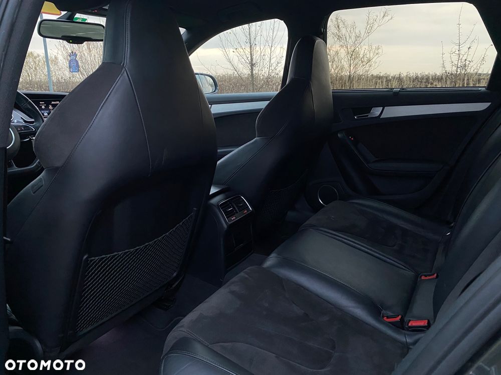 Audi RS4 Avant Standard - 24