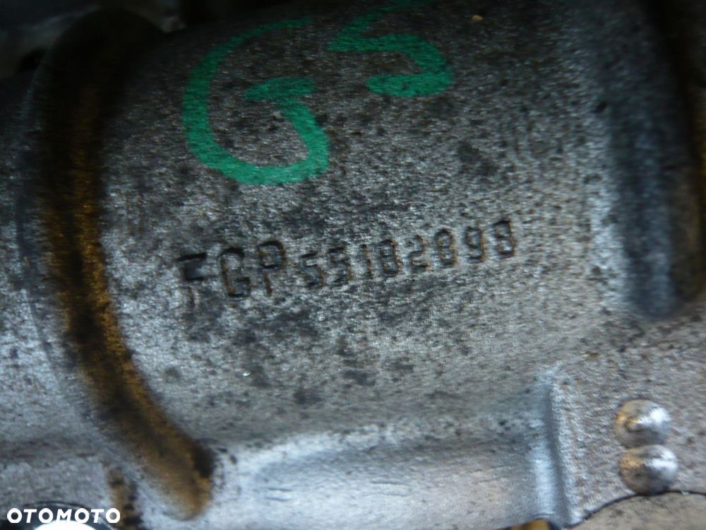 Pokrywa zaworów 55182898 Opel Astra H Vectra C Zafira B - 2