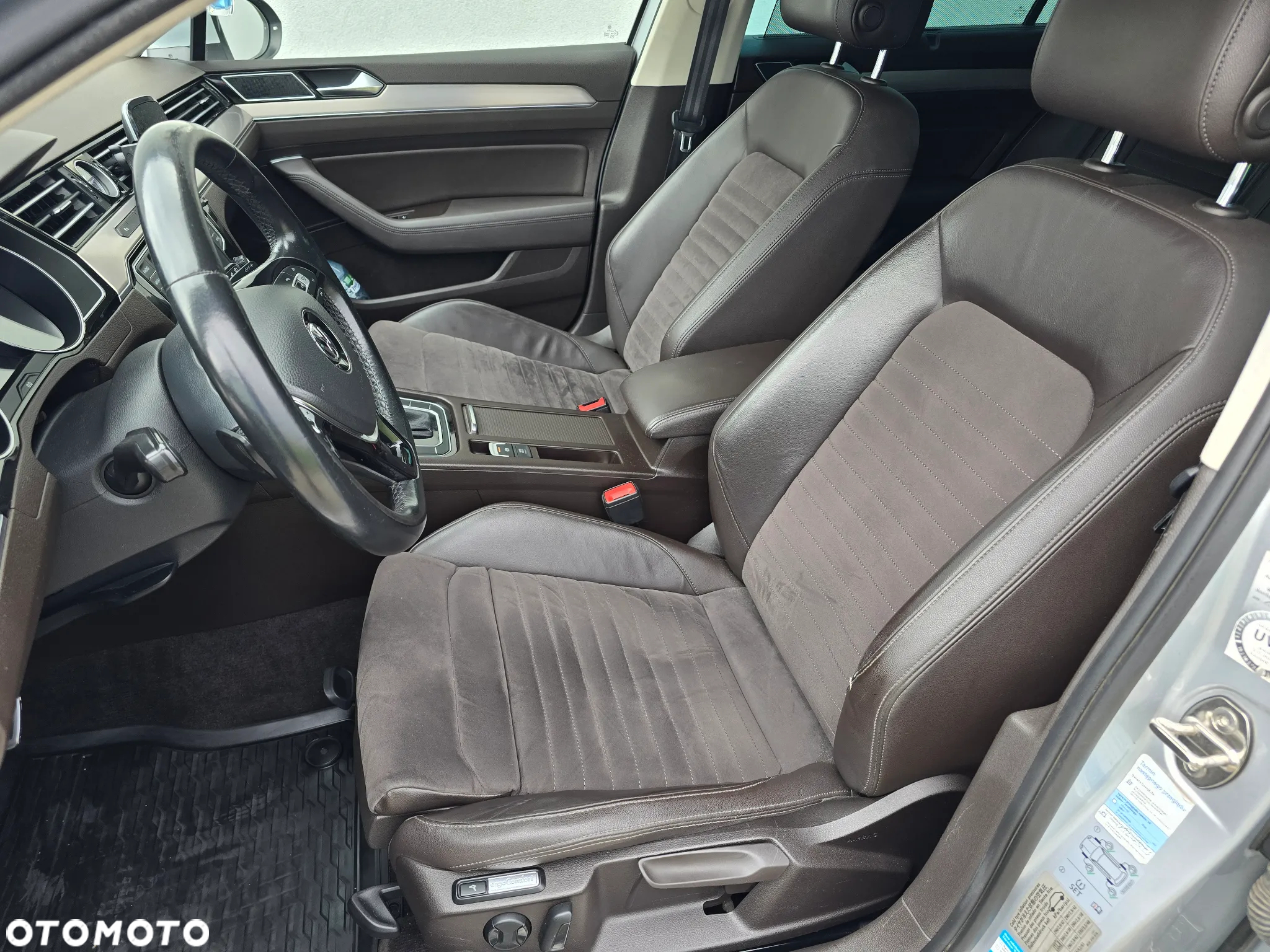 Volkswagen Passat 2.0 TDI 4Mot Elegance DSG - 9