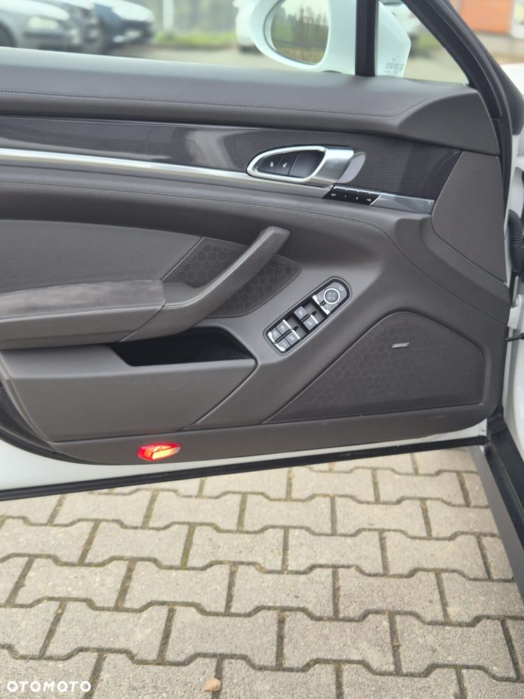 Porsche Panamera GTS PDK - 20