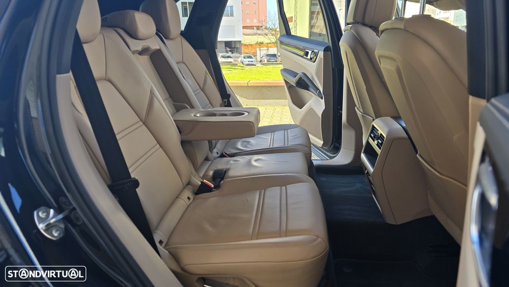Porsche Cayenne - 24
