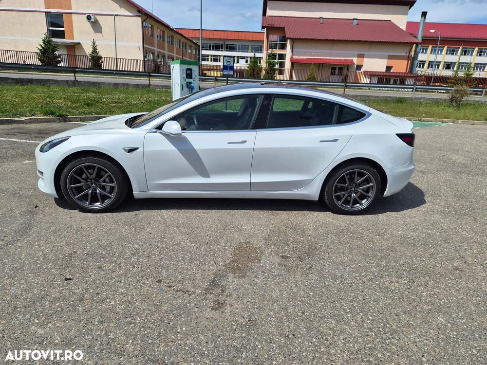Tesla Model 3 - 24