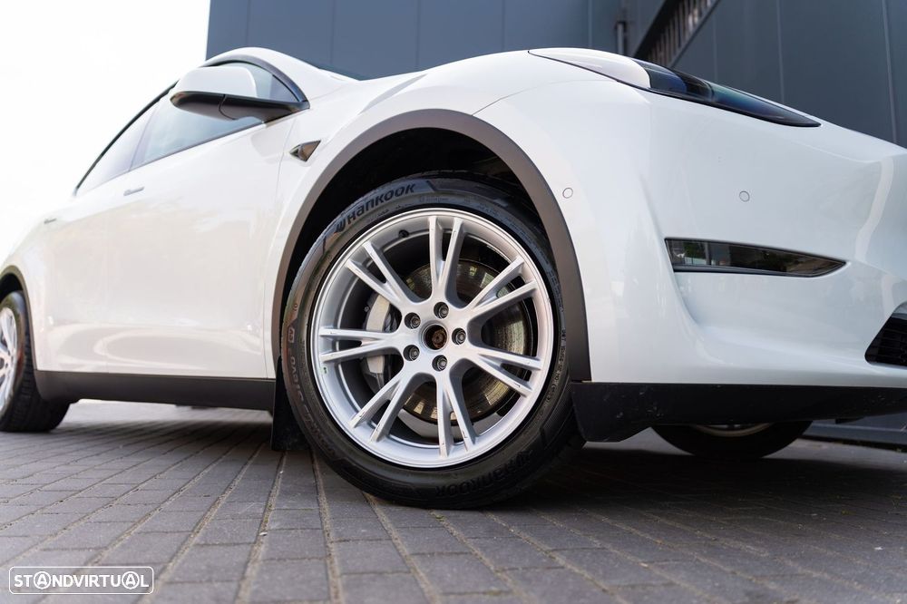 Tesla Model Y Long Range Dual Motor AWD - 32