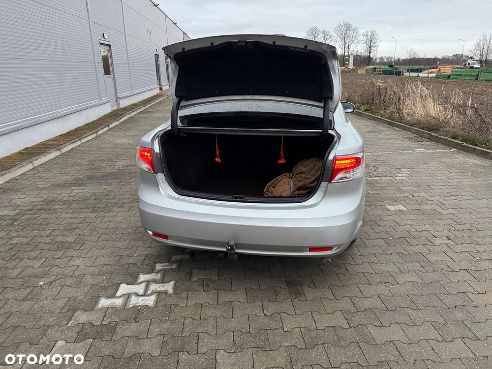 Toyota Avensis 2.0 D-4D - 12