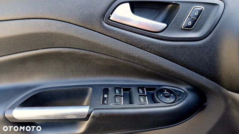 Ford Kuga 2.0 TDCi 2x4 Titanium - 24