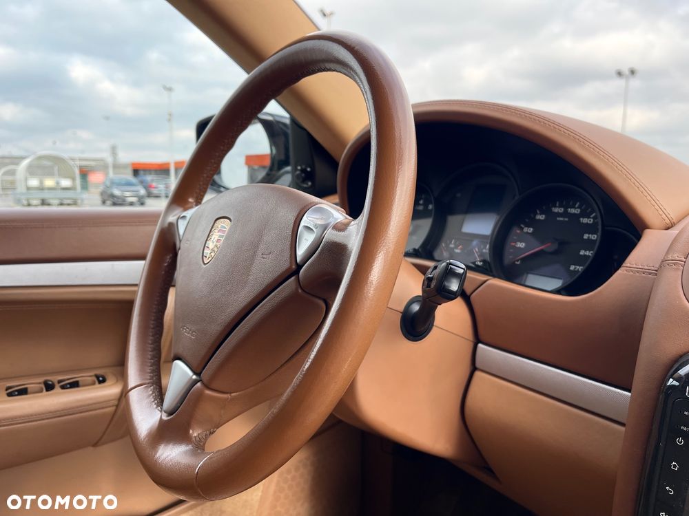 Porsche Cayenne - 16